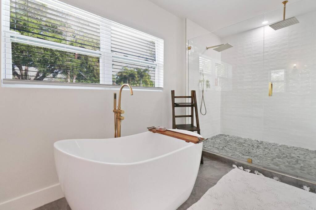 Palm Tree Paradise Tampa Pool Home ภายนอก รูปภาพ