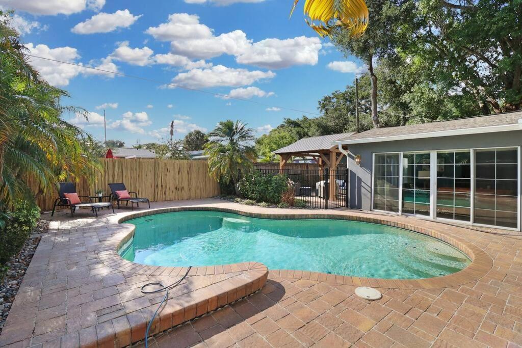 Palm Tree Paradise Tampa Pool Home ภายนอก รูปภาพ