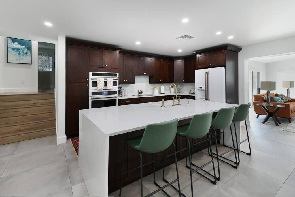 Palm Tree Paradise Tampa Pool Home ภายนอก รูปภาพ