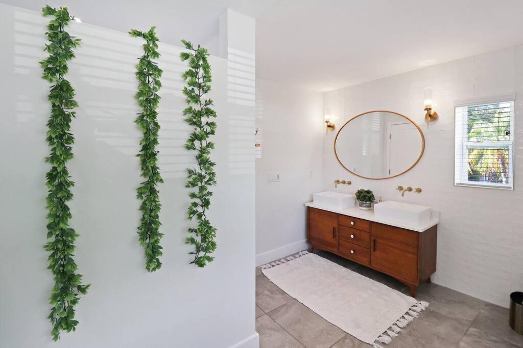 Palm Tree Paradise Tampa Pool Home ภายนอก รูปภาพ
